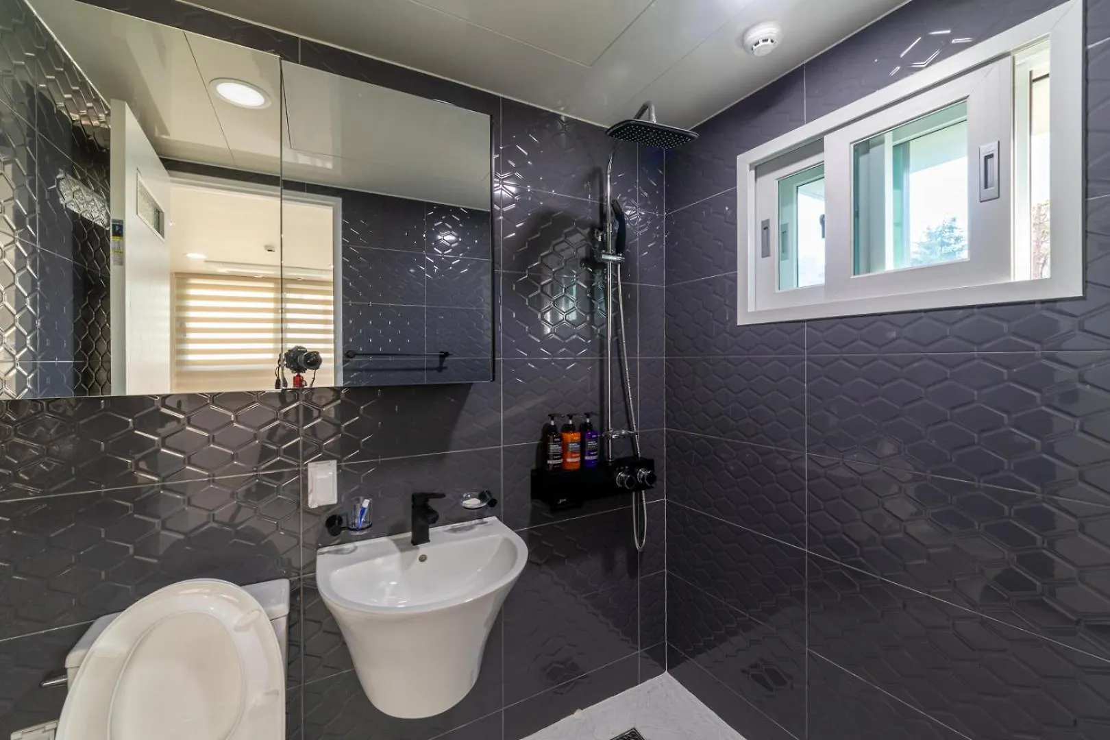 Apartment 4 Rooms And 3 Bathrooms Busan